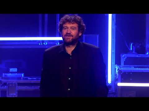 Olivier de Benoist cherchait le bonheur et il a trouvé une famille. 