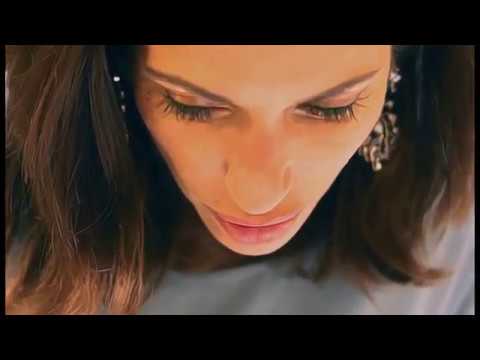 Aure Atika signe son premier livre à la Coupole