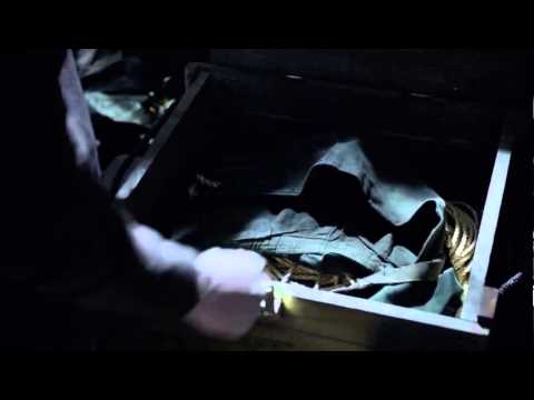 Arrow 2x15 - Oliver puts on the Hood for the first time