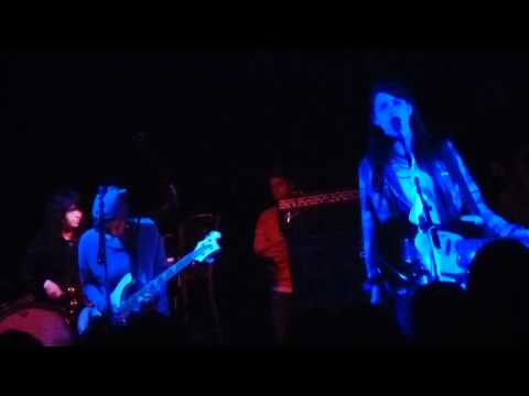 Warpaint - Bees LIVE HD @ Galaxy Theatre (2011) Orange County