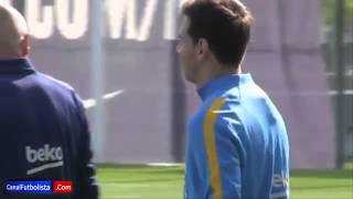 Broma de Messi a la prensa durante el entrenamiento del Barcelona • 2015