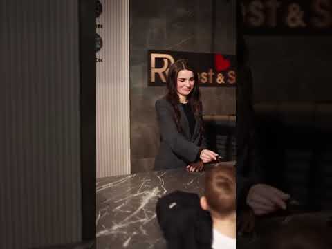 За лаштунками