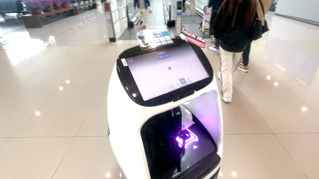 私の荷物を運びながらついてくるインチョン空港のmy 奴隷ボット
