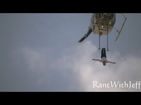 SUPERSTAR BELLO NOCK TRAPEZE ACT 500 FEET IN THE AIR UNDER A HELICOPTER !!
