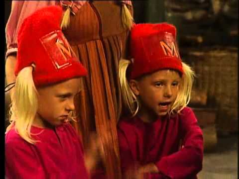download lagu mp3 mp4 Pyrus I Alletiders Eventyr, download lagu Pyrus I Alletiders Eventyr gratis, unduh video klip Download Pyrus I Alletiders Eventyr Mp3 dan Mp4 Music Online Gratis