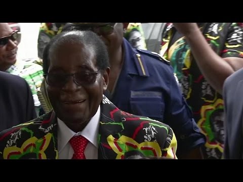 À 92 ans, le président zimbabwéen brigue un nouveau mandat
