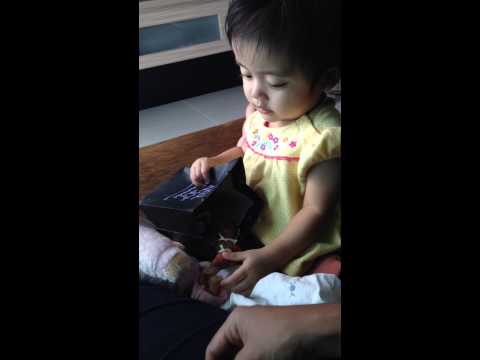 Bashirah playing bears 25.12.2014