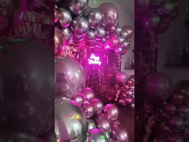Vídeo relacionado con Photocall Personalizado 70x180cm - Cartel Personalizado con Textos, Fotos o Logo - Pancarta Personalizada con Estructura para Fiesta Cumpleaños, Comunion, Bautizo o Decoracion Boda