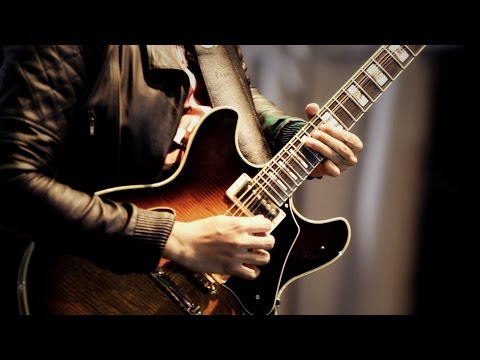 Ginda Bestari - Long Way || Live at Happy Cafe Lombok