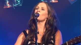 Am I Not Pretty Enough - Kasey Chambers -  LYRICS - SUB ESP - LIVE