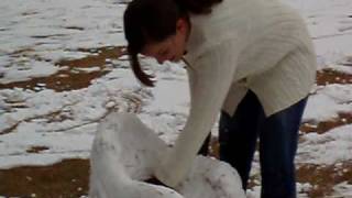 preview picture of video 'Madeline Building a Snow Chair'