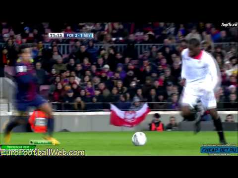 Manu del Moral chance for Sevilla against Barcelona