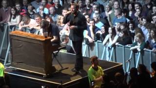 Elbow, SSE Hydro, Glasgow April 6th 2014 - Singing The Blanket of Night