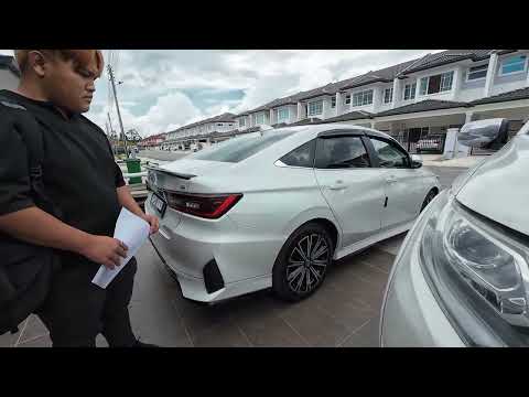 KERETA JUSTIN KEMEK KENA LANGGAR DI TEMPAT PARKING // JUSTIN TERIMA NASIHAT DARIPADA SAYA // 