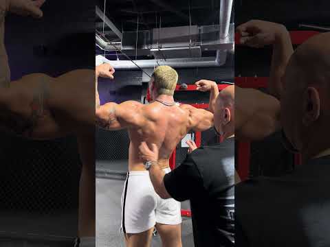 Shizzy growing that 3D back! #hanyrambod #motivation #olympia #shizzy