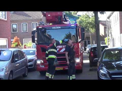 (Primeur)  nieuwe hoogwerker brandweer velsen komt met spoed aan bij en medisch incident in Haarlen