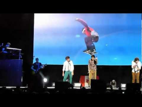 One Direction "Use Somebody" (Kings of Leon cover) Toronto May 31 2012