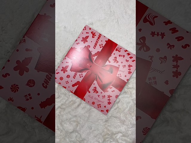 Vídeo relacionado con Kylie Christmas (Fully Wrapped) (LP) LP Color Verde. Edición Exclusiva Amazon [Vinilo]