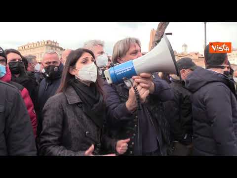 Virginia Raggi incontra i lavoratori Alitalia: "Tutte le forze politiche al vostro fianco"