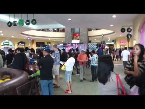 Xperia Arc HD - A Day in a Mall