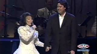 Loretta Lynn , Vince Gill sings Table For Two