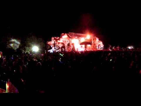(HQ Audio) Flosstradamus Full Set @ Electric Forest 2013 (HD 720p)