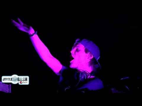 Avicii - Diamond City (Disfunktion Mashup) vs. Diamonds (Congorock Remix) Live At B96 Jingle Bash