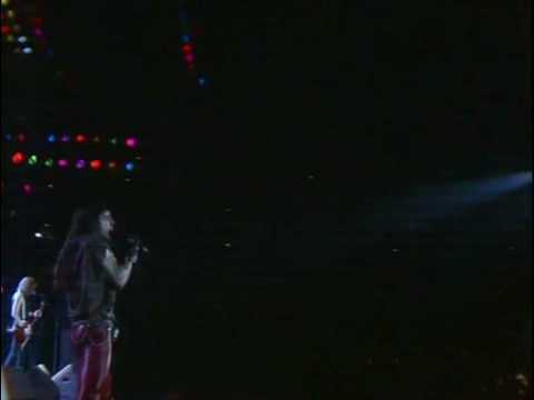 Videoclip de Run To The Hills (Live In Dortmund) — Iron Maiden