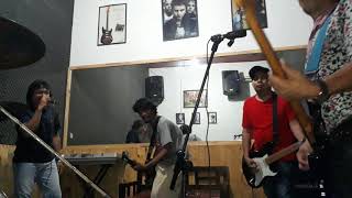 Download lagu Aku Bukan Mereka Illusion Park mp3