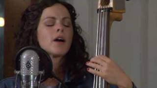 Amy LaVere - "Green Grass" @ Music in the Hall (Oxford, MS)