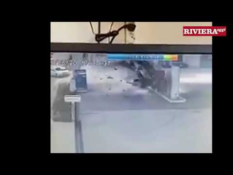 Spettacolare incidente lungo la Valtesino di Grottammare