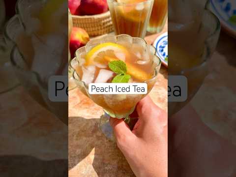 Homemade Peach Iced Tea - the summer drink you didn’t know you needed! #icedtea #peaches