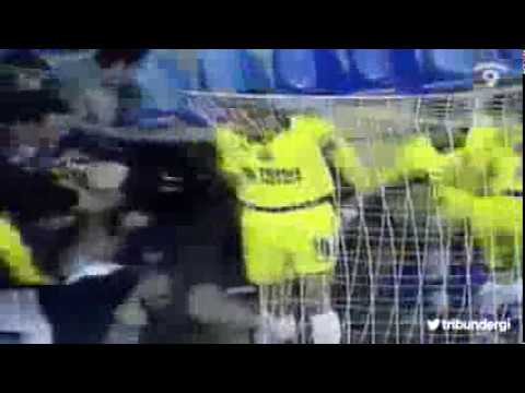 Martin Palermo'nun Villarreal'de oynarken gol sevincinde ayağını kırması