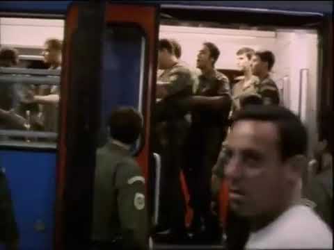 Policemen vs Olympiakos Fans (eng subs)