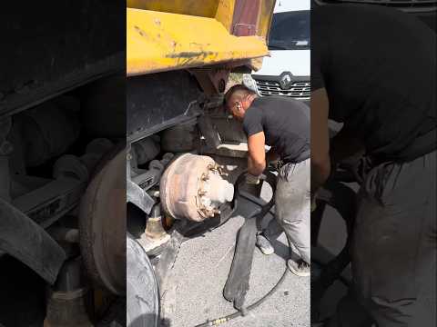 How to change the tire with the hand device