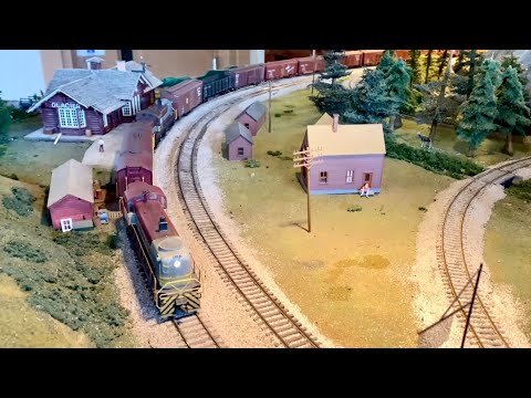 Revelstoke, B.C.: HO scale CPR layout at the Revelstoke Railway Museum (details in description)