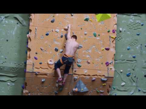 Linus RP Versuch in der super geilen 7b+ fuck off bitch Überhang Tour!