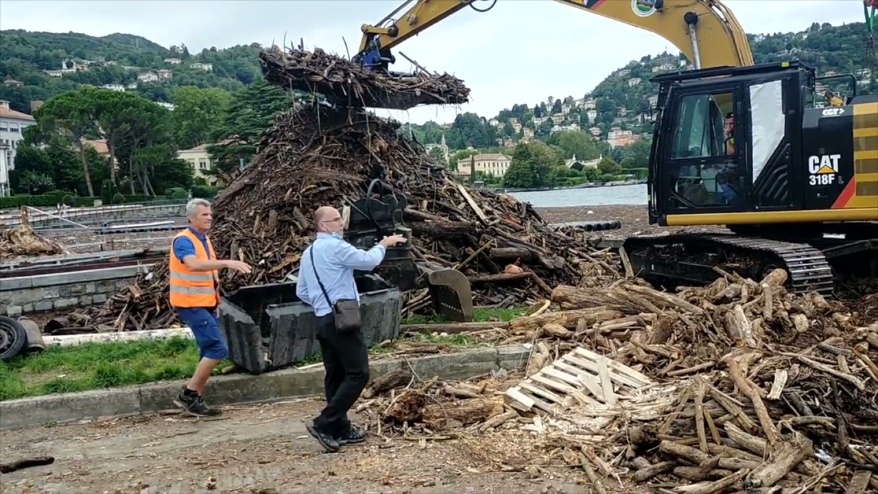 LAGO DI COMO PIENO DI DETRITI, LE IMMAGINI CHOC DELL’ESTATE 2021: GIORNI DI LAVORO PER LA PULIZIA