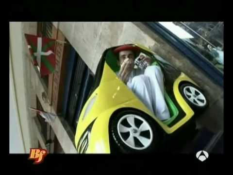 Buenafuente 42 - Iñaki Zuloaga aprendiendo a bailar Aurresku - A3 -  [21 - 04 - 2005]