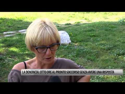 Gruppo in maschere su una faccia Maschere sulla persona da America