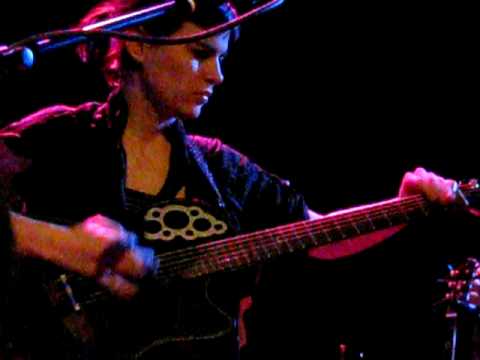 Kaki King- Playing With Pink Noise - Troubadour 10-25-08