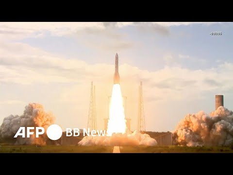 革新的な保護カバーを付けて打ち上げられたアリアンロケット