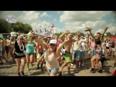 Tomorrowland 2013 - Everybody is dancing around
