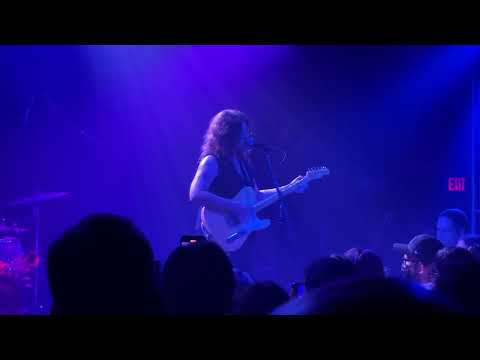 Bethany Cosentino singing the Best Coast song When I’m With You in LA - September 18, 2023