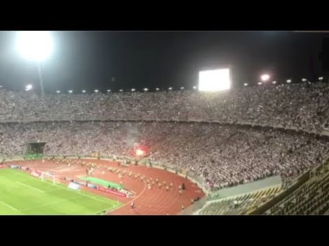 شمروخ وفلاش موبايل..مظاهر تشجيع جمهور الزمالك قبل انطلاق المباراة