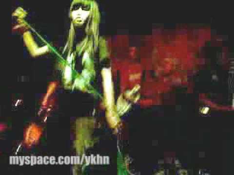 Yunus Kicked Her Nose -Everything is changing LIVE@solo 2010.mp4