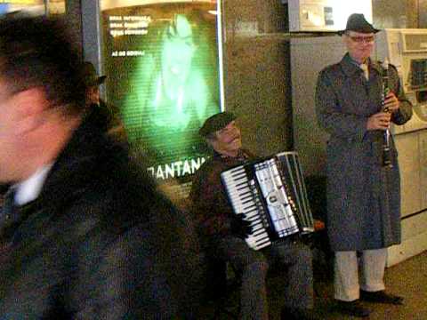 "Polka U BRONCI W STAWACH" wykonuje Orkiestra z Chmielnej