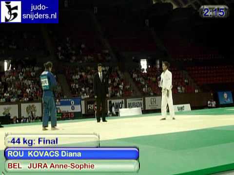 Judo 2009 Yerevan: Kovacs (ROU) - Jura (BEL) [-44kg].