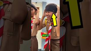 Download lagu Hari Pertama Jadi Anak Pramuka Disekolah, Siswa Ini Pakai Baret Bikin Temannya Ngakak! 😂 mp3