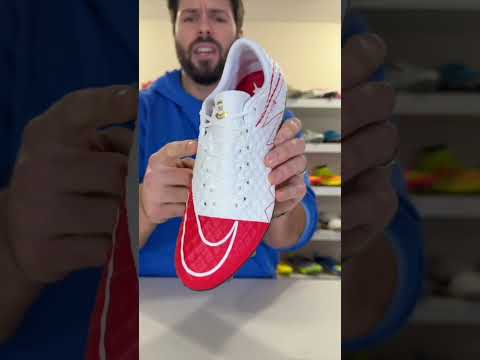 The ONLY football boots Nike made for Wayne Rooney